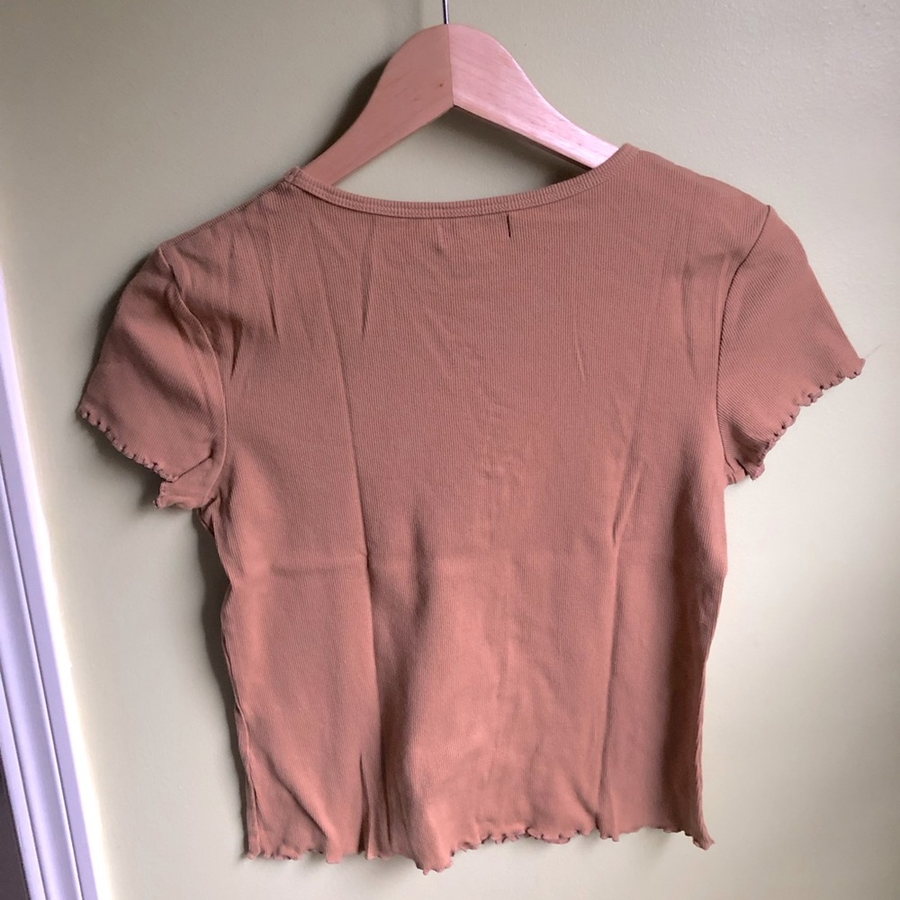 Tan cropped tee - Picture 3 of 3